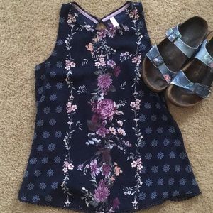 ❌SOLD❌Spring top!
